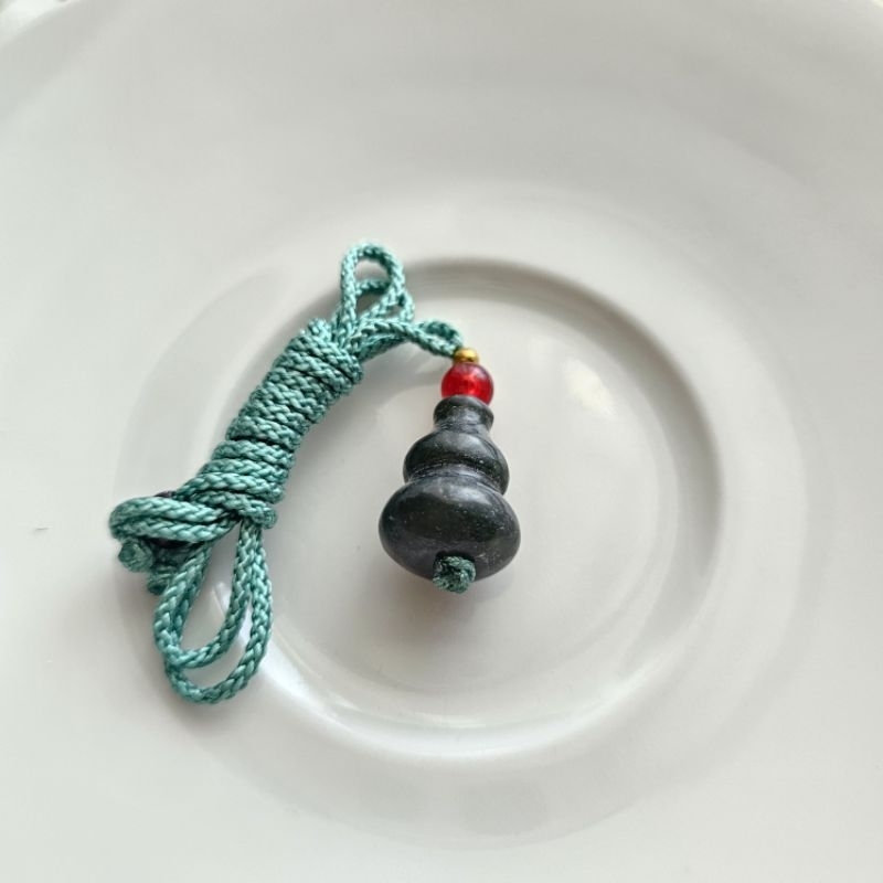 liontin giok hetian hulu hijau gelap