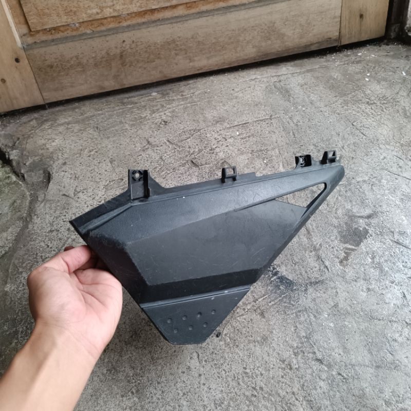 cover tutup aki cover accu KIRI suzuki satria fu fi injeksi original copotan motor