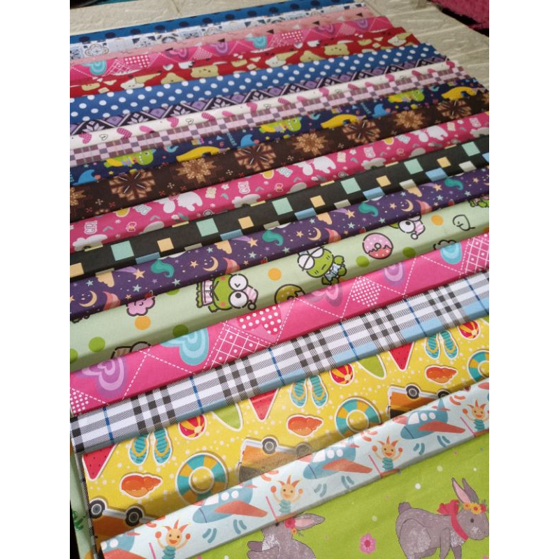 

KERTAS KADO BAHAN TEBAL MOTIF BATIK DAN KARAKTER LUCU