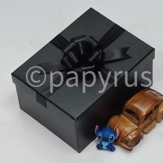 

Papyrus 15x20 tinggi 10cm Kotak Kado Gift Box Hadiah V2