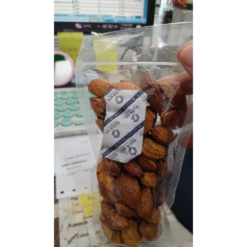 

Kacang Almond (Biasa)
