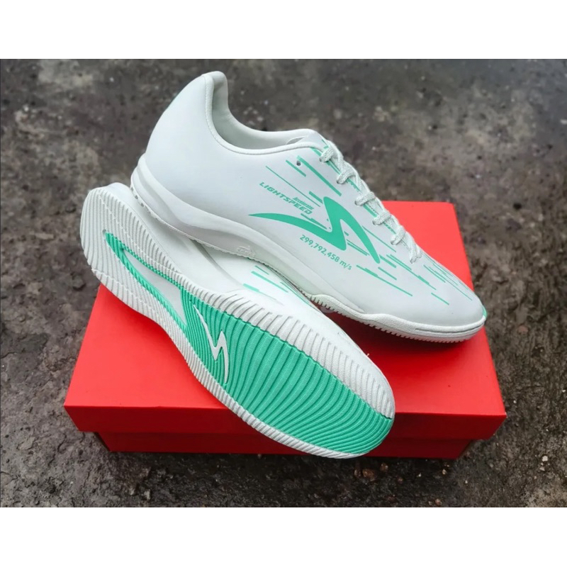 specs lightspeed reborn putih tosca size 39-40