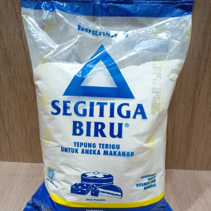 

Tepung Terigu SEGITIGA BIRU 1 Kg
