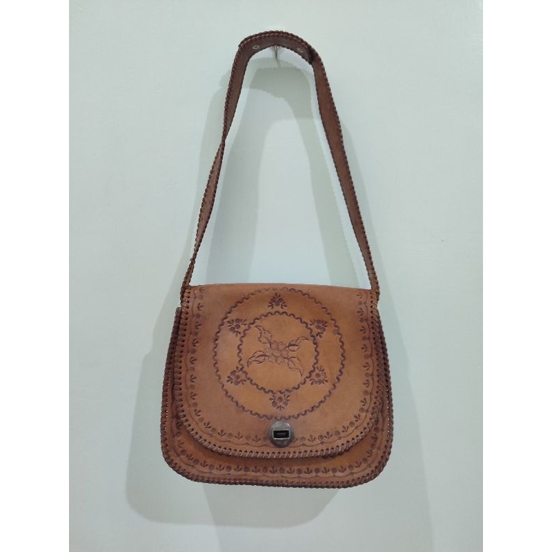 vintage Leather woman bag (Tas kulit vintage wanita) (preloved)