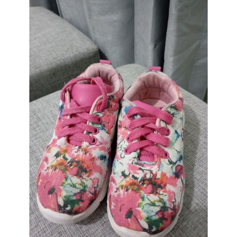 Sepatu LC Waikiki Preloved