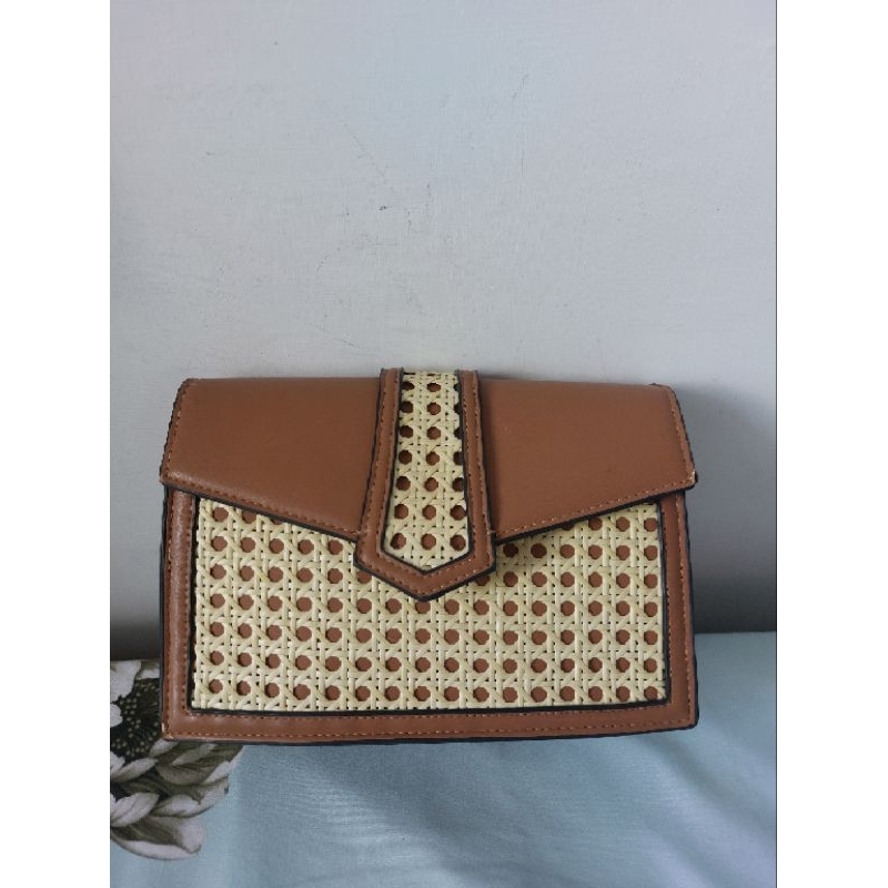 Preloved Sling Bag / Tas Wanita Coklat Rotan Berrybenka