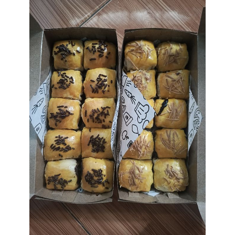 

Bolen pisang varian coklat dan keju 1 box isi 10