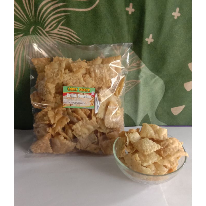 

Kripik bawang/kue bawang ukuran 250gr tersedia dua varian rasa original daun seledri dan bumbu balado