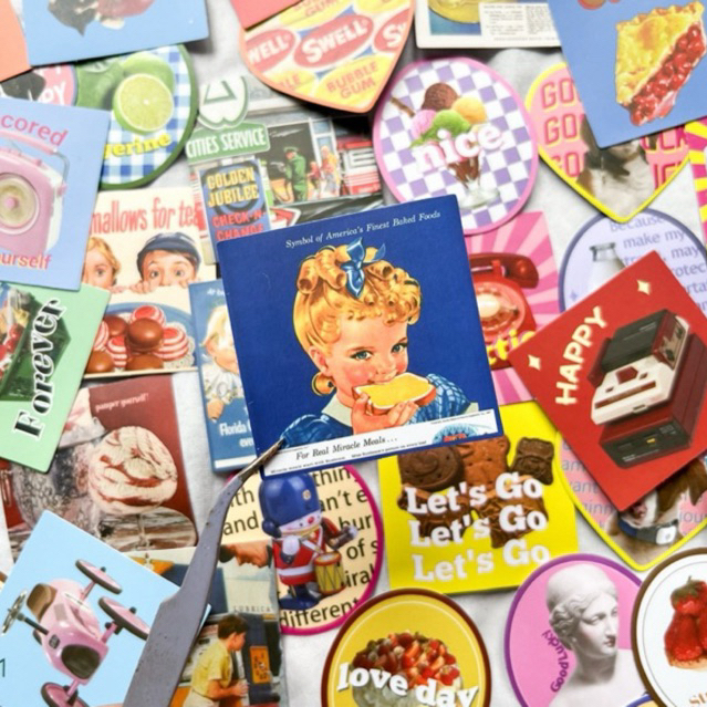 

UseoLab - Stiker Share Retro Era