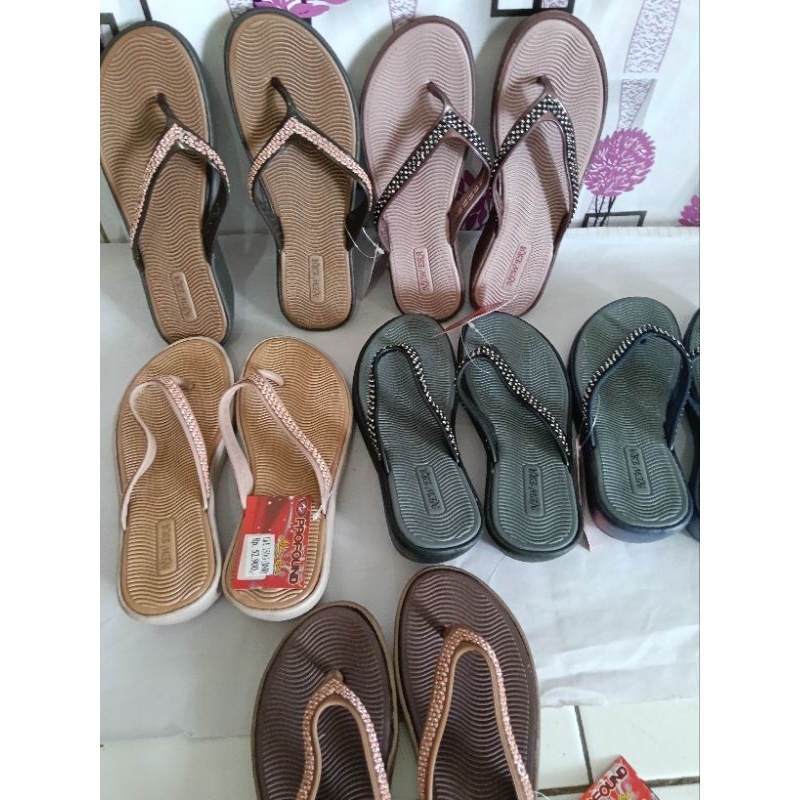 Sandal Jepit Wanita New Era Wanita.