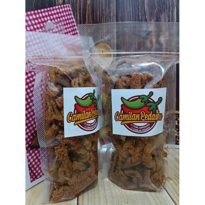 

camilan kripik usus pedas dan original
