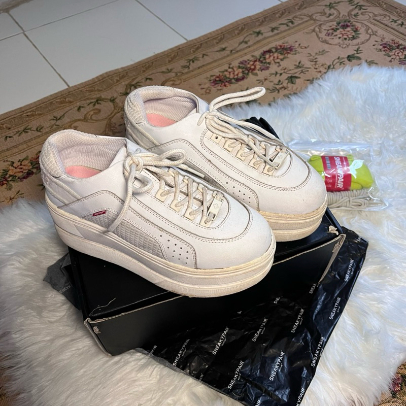 SEPATU WANITA SNEAKYPAIR