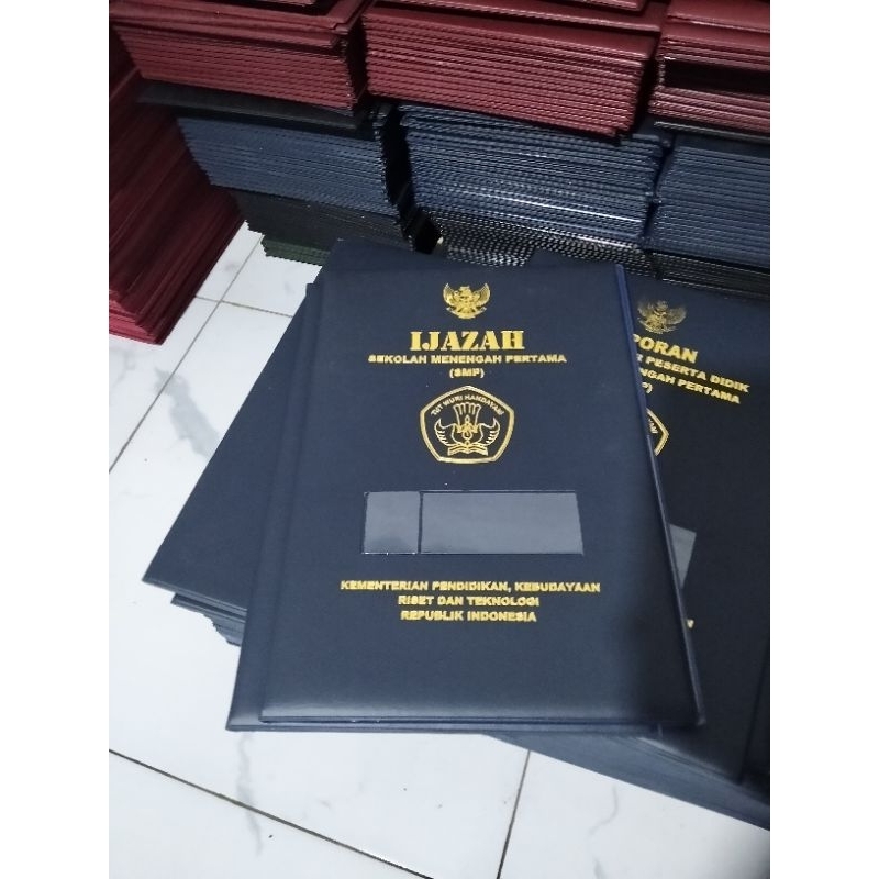 

Sampul Ijazah Sekolah Menengah Pertama || Cover Ijazah SMP. Isi 4 Lembar (Umum)