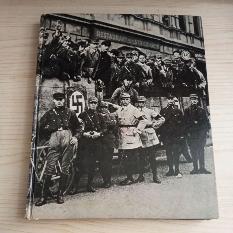 BUKU MENJELANG PERANG DUNIA II