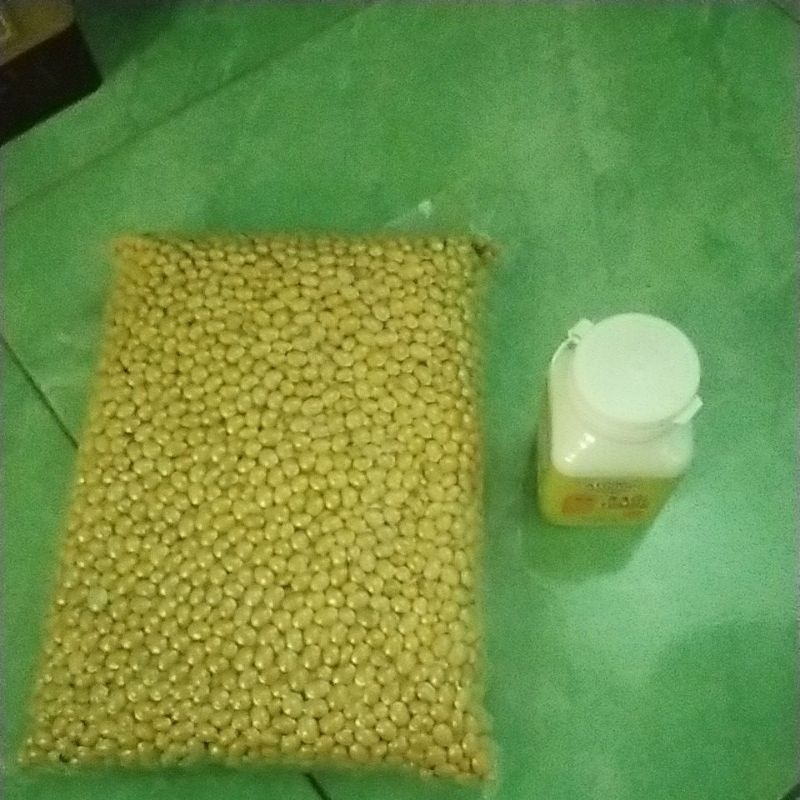 Kacang Kedelai Kupas dan Lokal Non GMO 1000gr