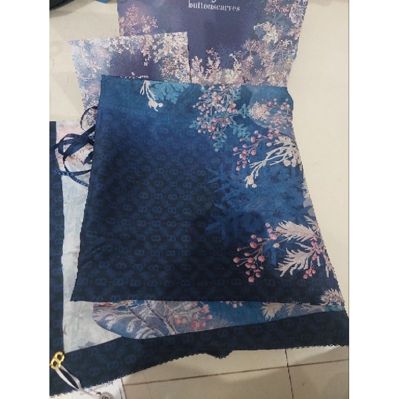 Buttonscarves Holiday Deep Blue XL