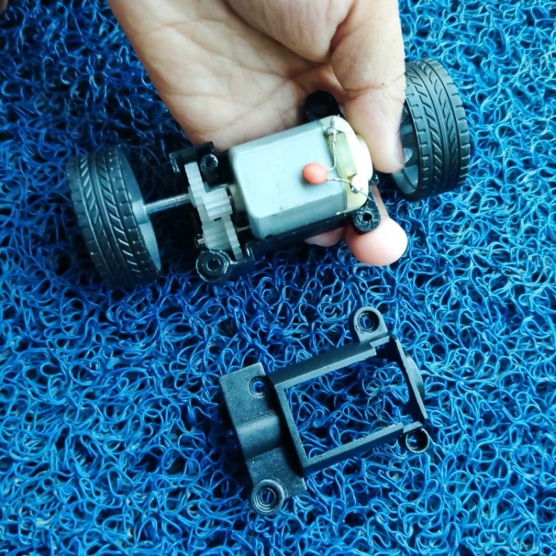 Gearbox Set Roda Belakang Mobil Rc. 1 Set Roda Belakang + Gear + Dinamo Lengkap Untuk Mobil Rc