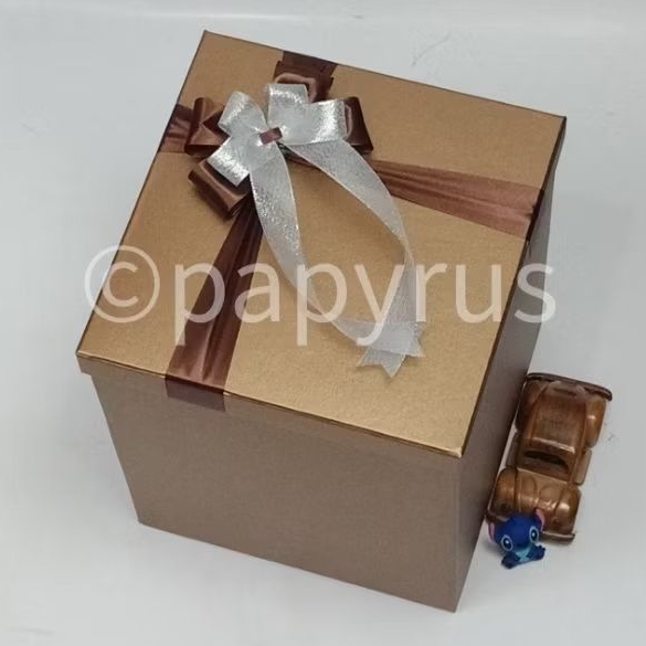 

PAPYRUS 25x25 Tinggi 30cm Kotak Kado Gift Box V1