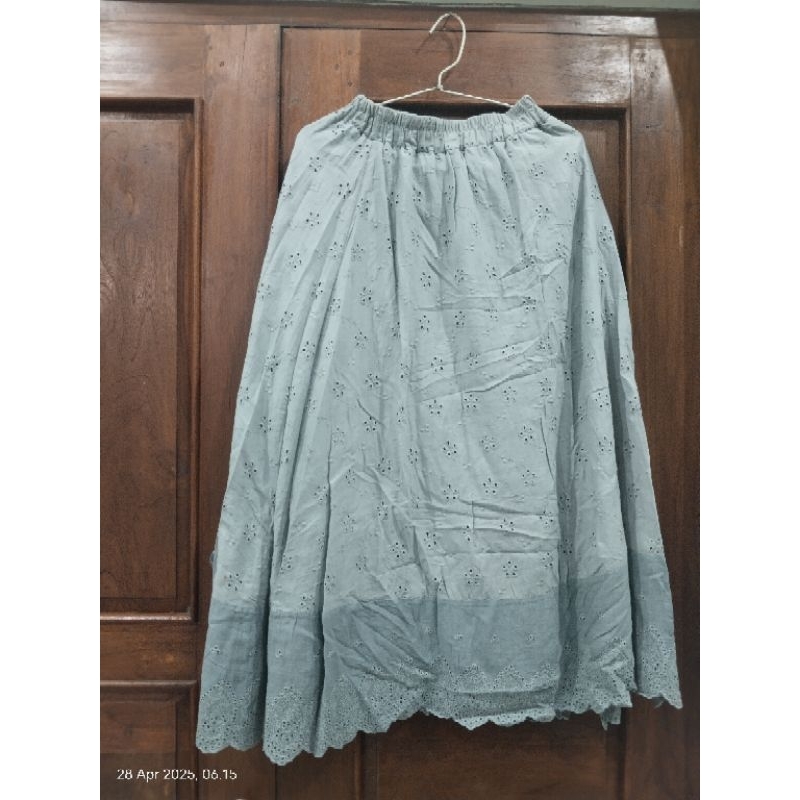 preloved rok model brokat,pinggang karet,dulu beli di toko busana muslim Karita