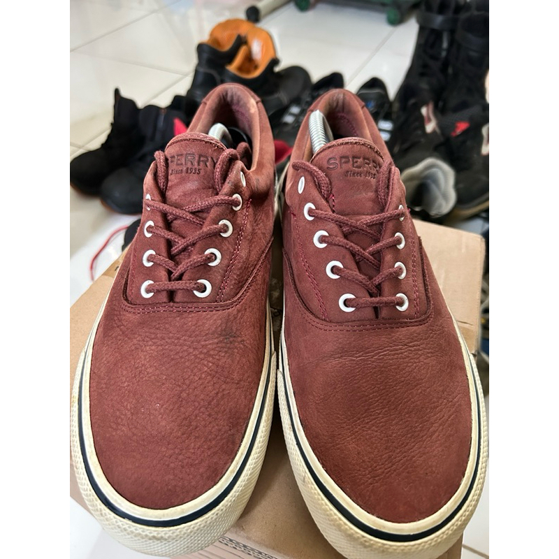 sepatu sneaker halyard sperry