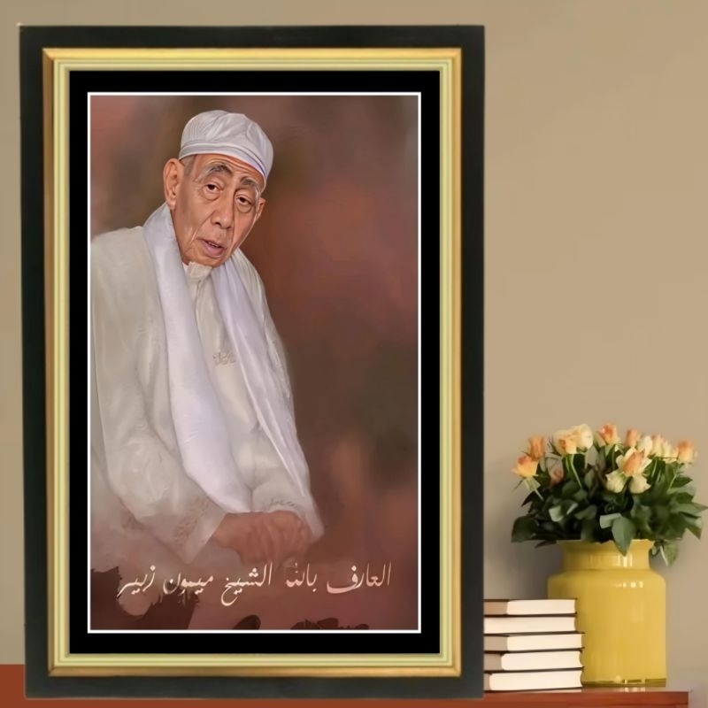 hiasan dinding poster KH Maimoen Zubair plus bingkai ukuran 53cm×35cm