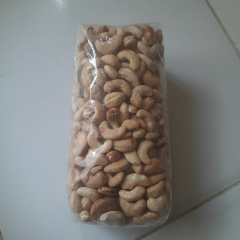 Kacang Mete Utuh Mentah Jumbo 1kg.