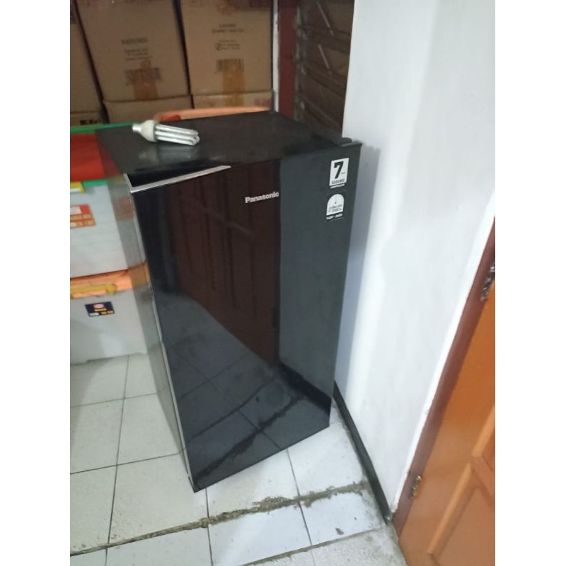 kulkas 1 pintu hitam bekas