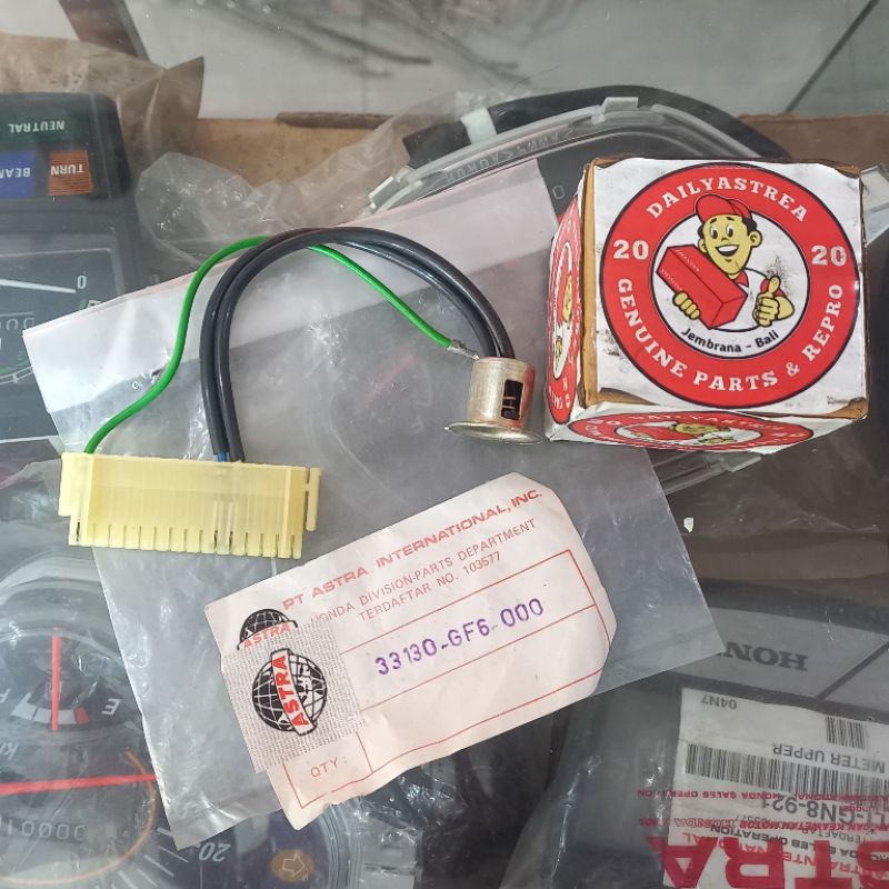 SOKET SOCKET FITING PITING LAMPU DEPAN HONDA WIN 100 TAHUN TUA ORIGINAL ORI 33130-GF6-000