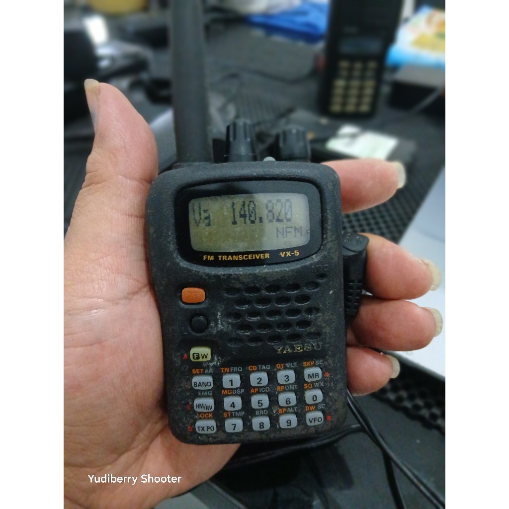 RADIO ALL BAND YAESU VX-5 SECOND YAESU VX5 COCOK DI KOLEKSI