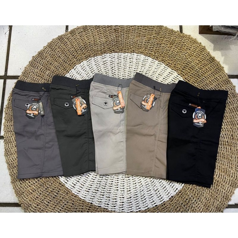 Celana Pendek Chino Castle Clash pria