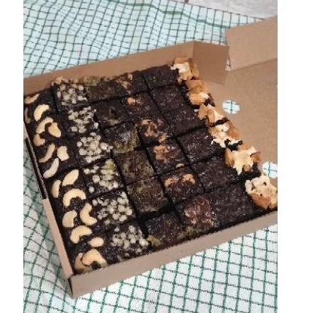 

Kue Brownies Topping 20x20cm 36pcs