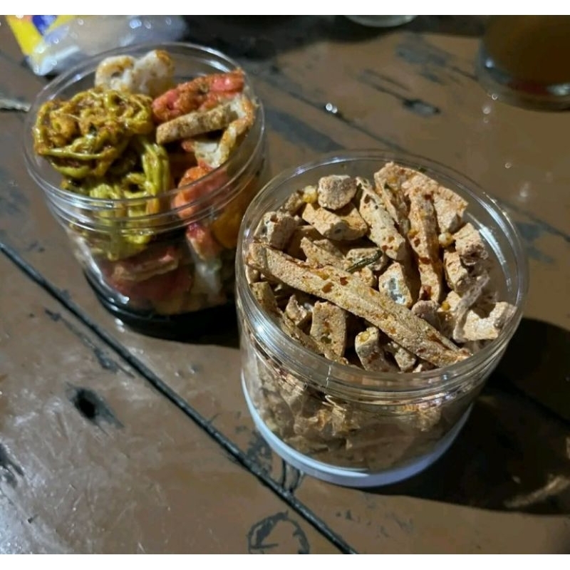 

1 paket isi 2 toples cemilan basreng dan seblak kerupuk pedas gurih