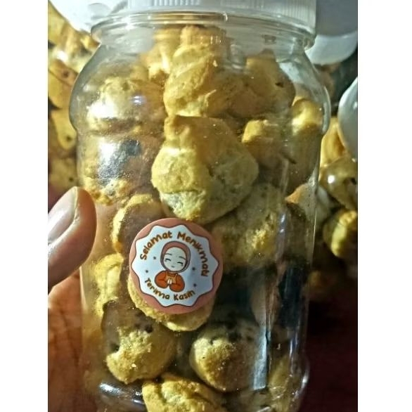 

[138 gr] soes kering isi coklat lumer bikin nagih