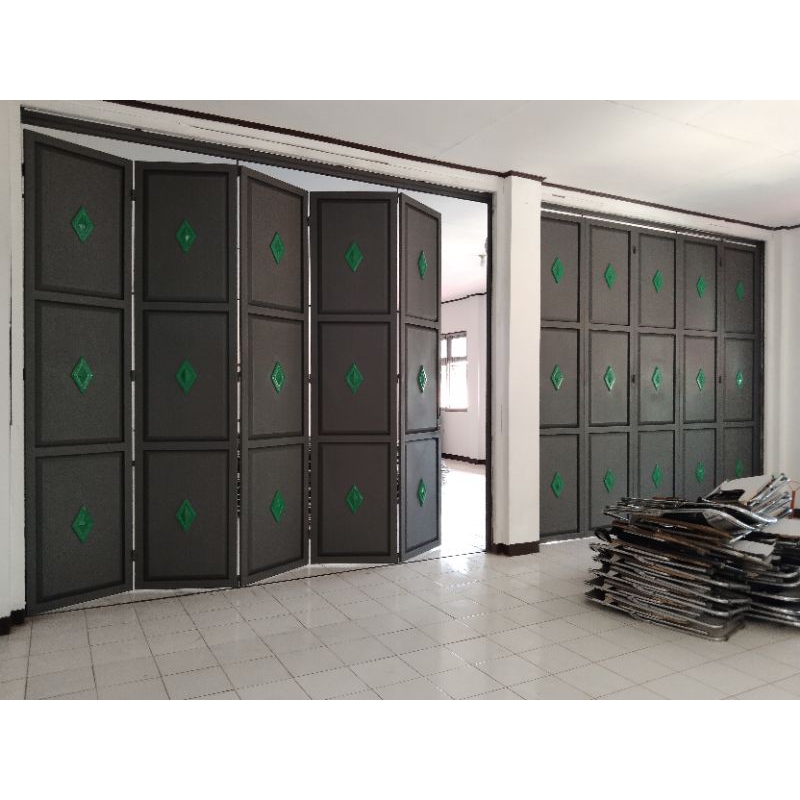 PINTU GARASI SLIDING LIPAT MODEL BAKI BAKI