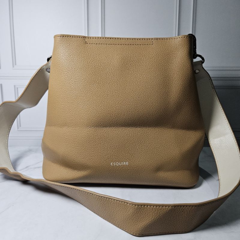 Preloved Esquire Bucket Bag Tas Selempang Wanita