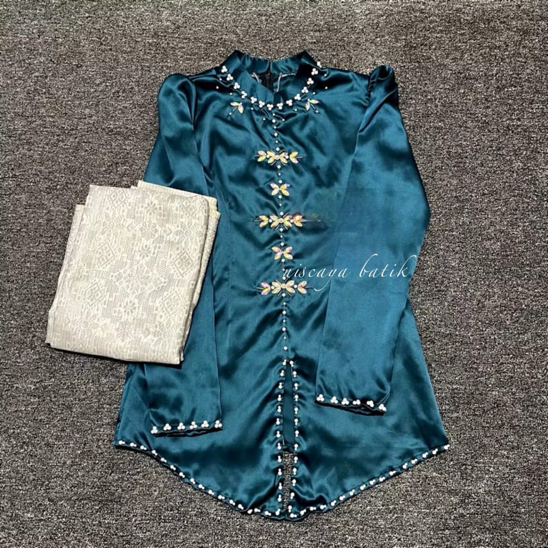 Alana One Set Baju Kurung Melayu Rok Songket Putih Silver Ada Jumbo