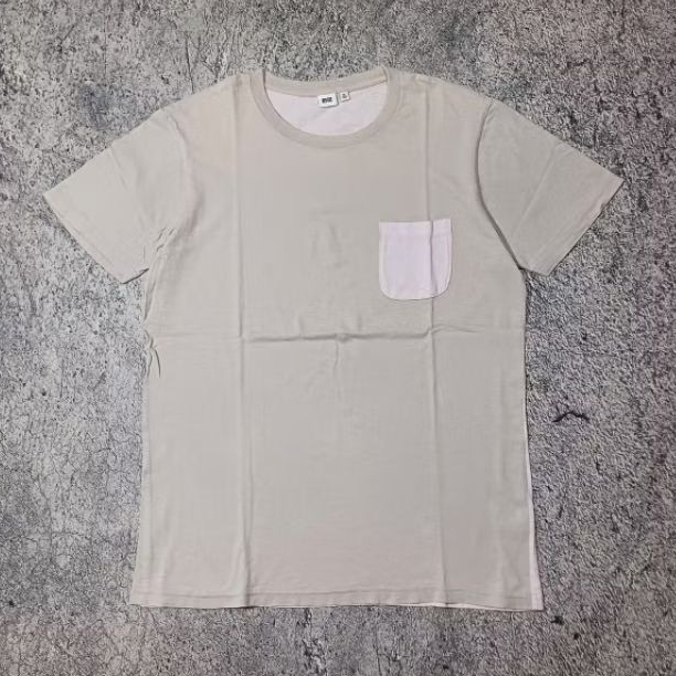 Kaos Uniqlo Pocket (XL)