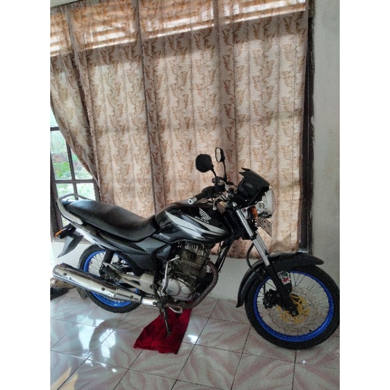 jual motor megapro primus 2006 komplit surat"
