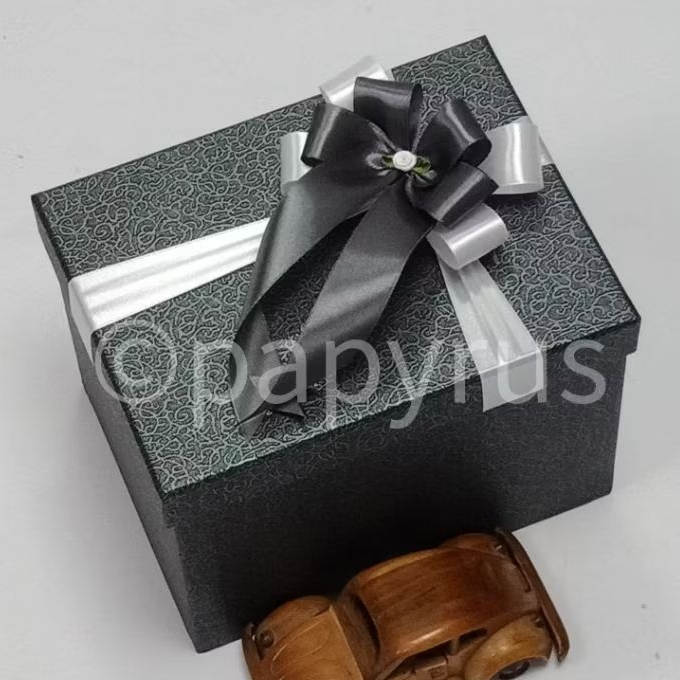 

PAPYRUS 15x20 Tinggi 15cm Kotak Kado Gift Box Hadiah V1