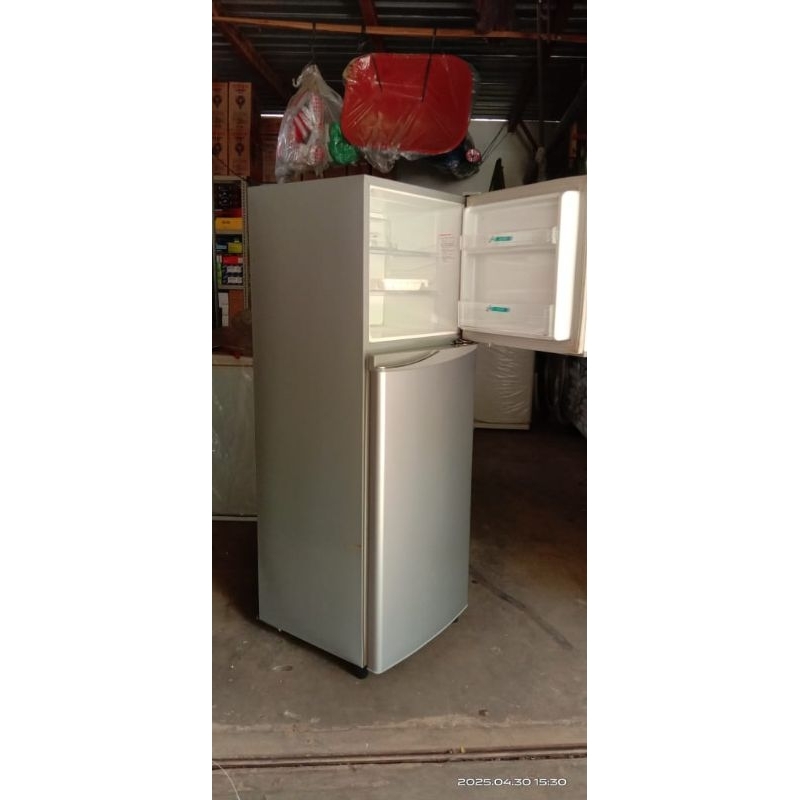 kulkas 2pintu TOSHIBA Tanpa Bunga ES