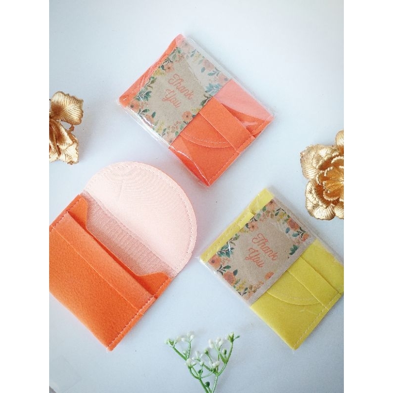 Souvenir dompet kartu