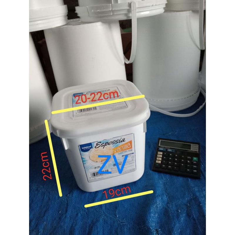 Toples/ Ember Plastik bekas es krim ukuran 8 liter kotak