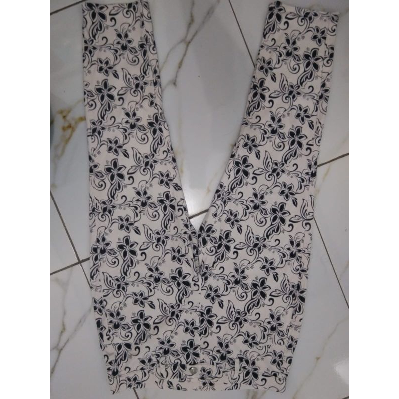 preloved celana 7/8 wanita batik uniqlo