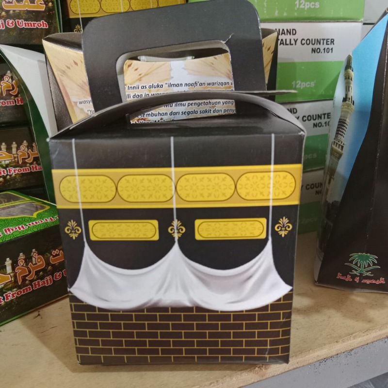 

gift tas bentuk kabbah oleh oleh haji umroh
