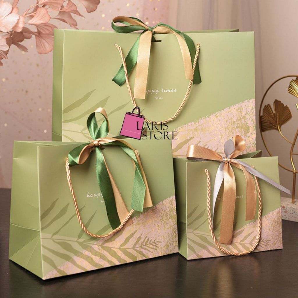 

Paperbag Premium Happy Times Lux Kaves / Tas Kado Impor / Tas Hadiah Paperbag Lux Kaves / Hampers/ Paperbag Happy Times Lux Kaves