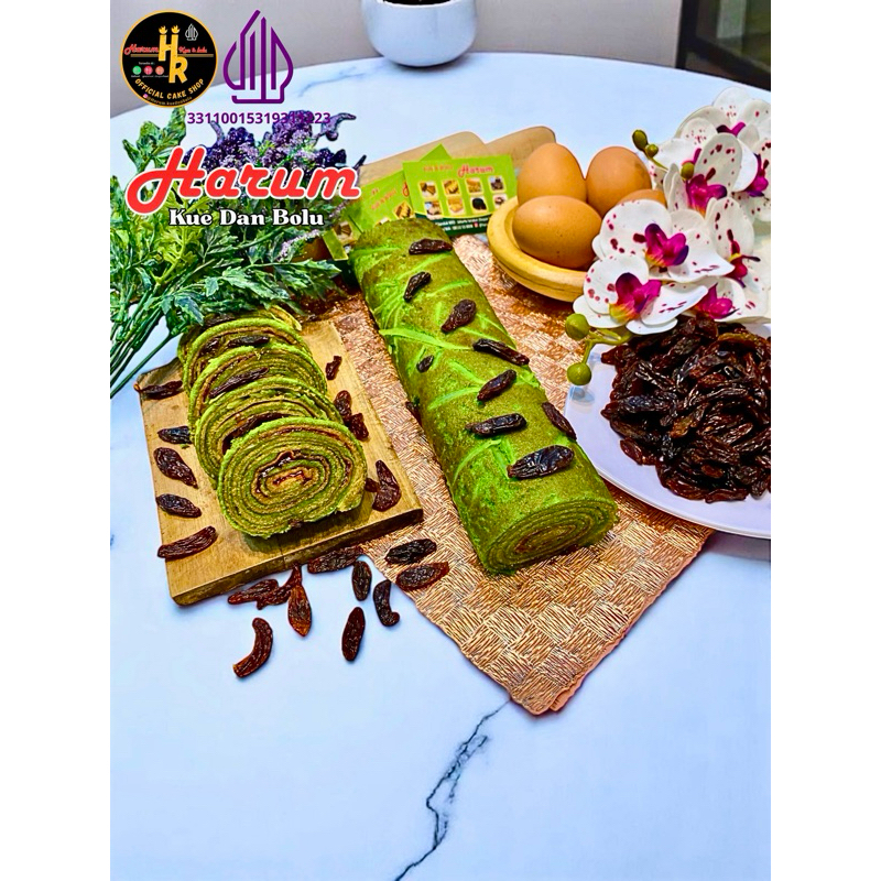

Kue Lapis Legit Gulung Pandan / lapis legit basah dan padat, rasa pandan dengan toping keju dan kismis 100 % halal