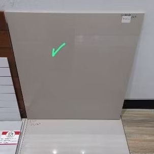 GRANIT MERK SUNPOWER WARNA CREAM POLOS UKURAN 60X60 PERMUKAAN TEKSTURE GLOSSY DOUBLE LOADING