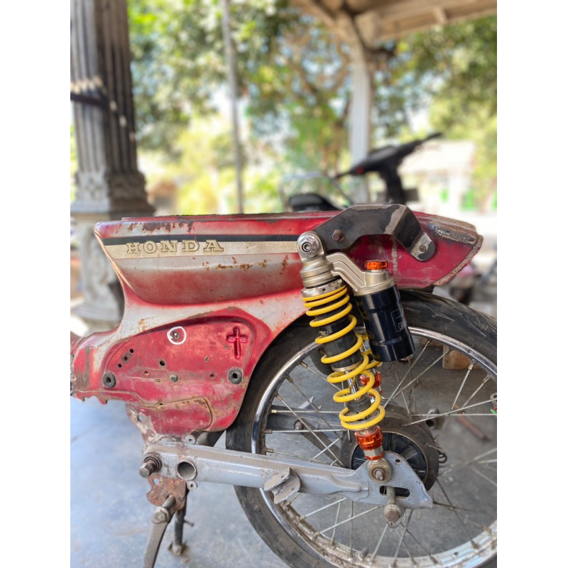 pangkon jok  C70 custom breket, untuk memiringkan shock belakang