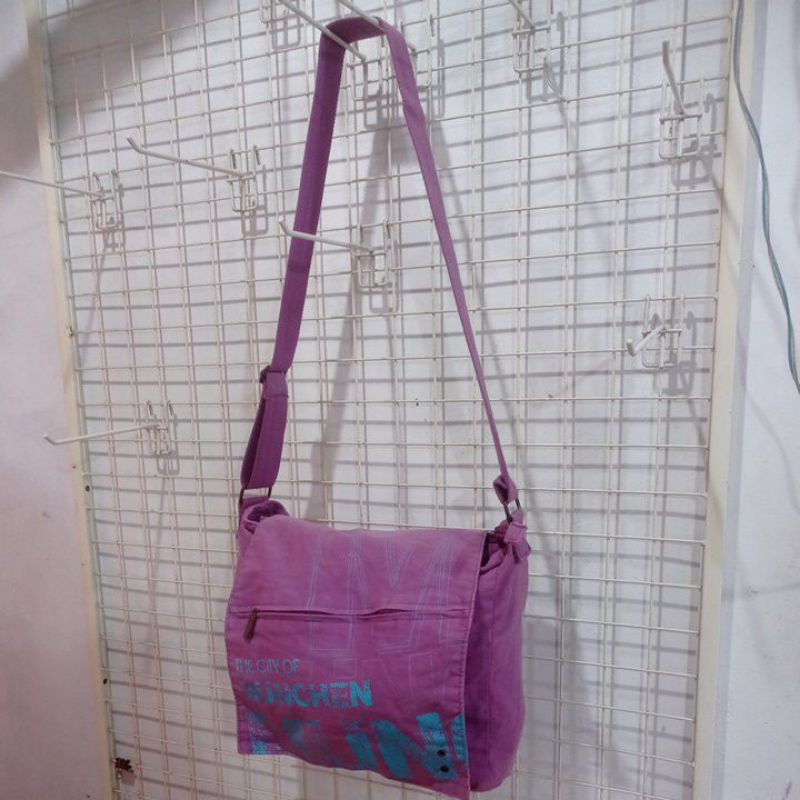 Robin Ruth MUNCHEN canvas messenger bag-preloved -alas 13x32cm tinggi 29cm