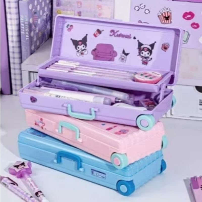 

Kotak Pensil SANRIO 2 Susun Bentuk Koper Troli Roda / Tempat Pensil Bentuk Koper Lucu / Case Pensil 2 Susun